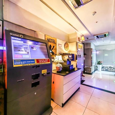 Gimhae Business Hotel K Екстер'єр фото