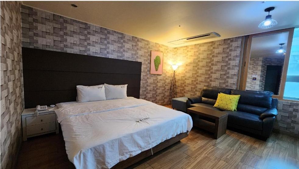 Gimhae Business Hotel K Екстер'єр фото