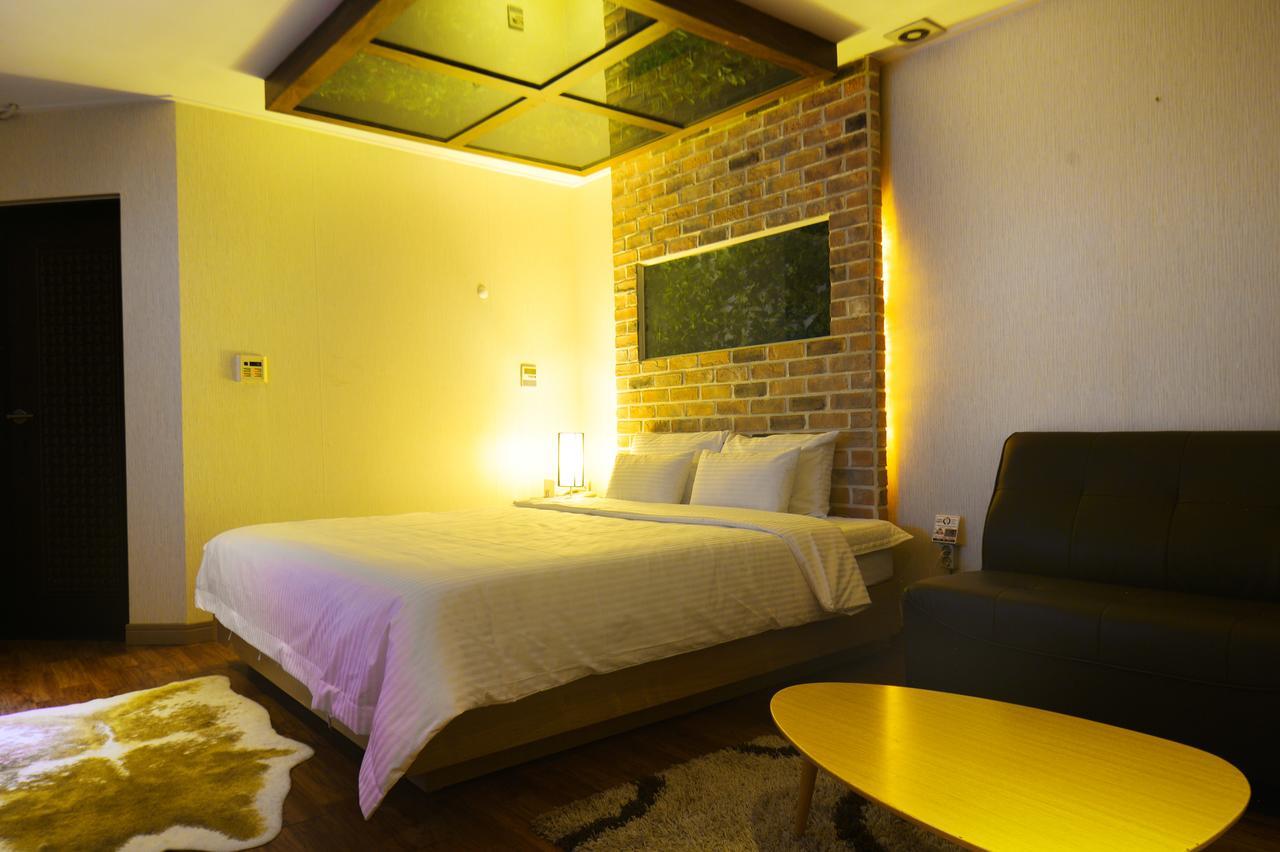 Gimhae Business Hotel K Екстер'єр фото