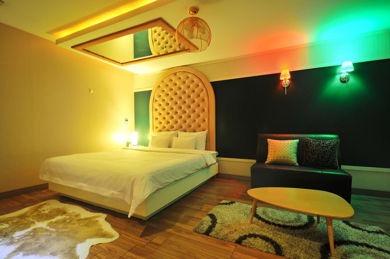 Gimhae Business Hotel K Екстер'єр фото