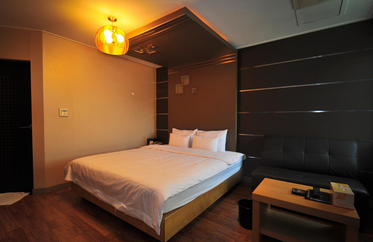 Gimhae Business Hotel K Екстер'єр фото