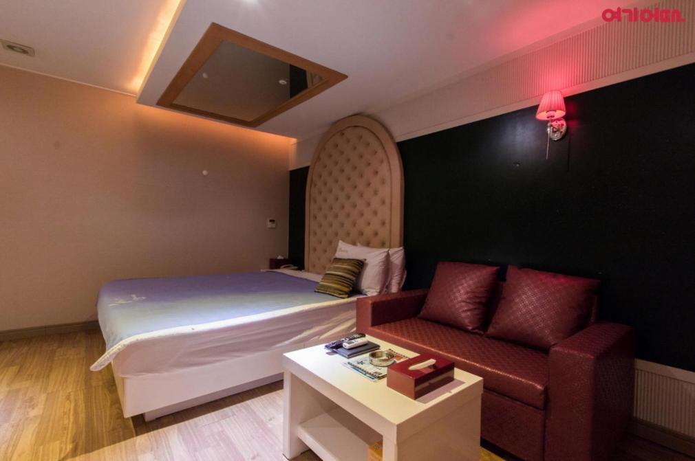 Gimhae Business Hotel K Екстер'єр фото