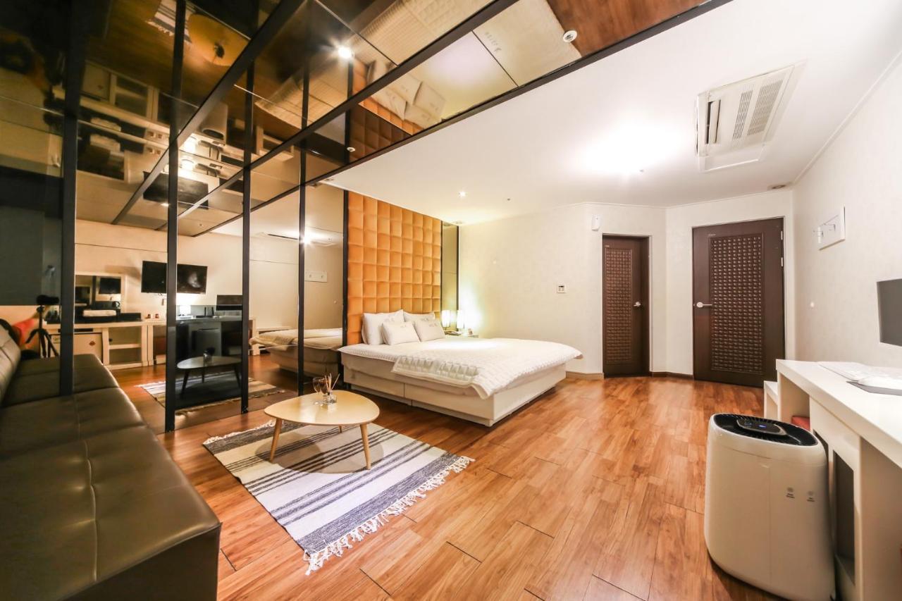 Gimhae Business Hotel K Екстер'єр фото