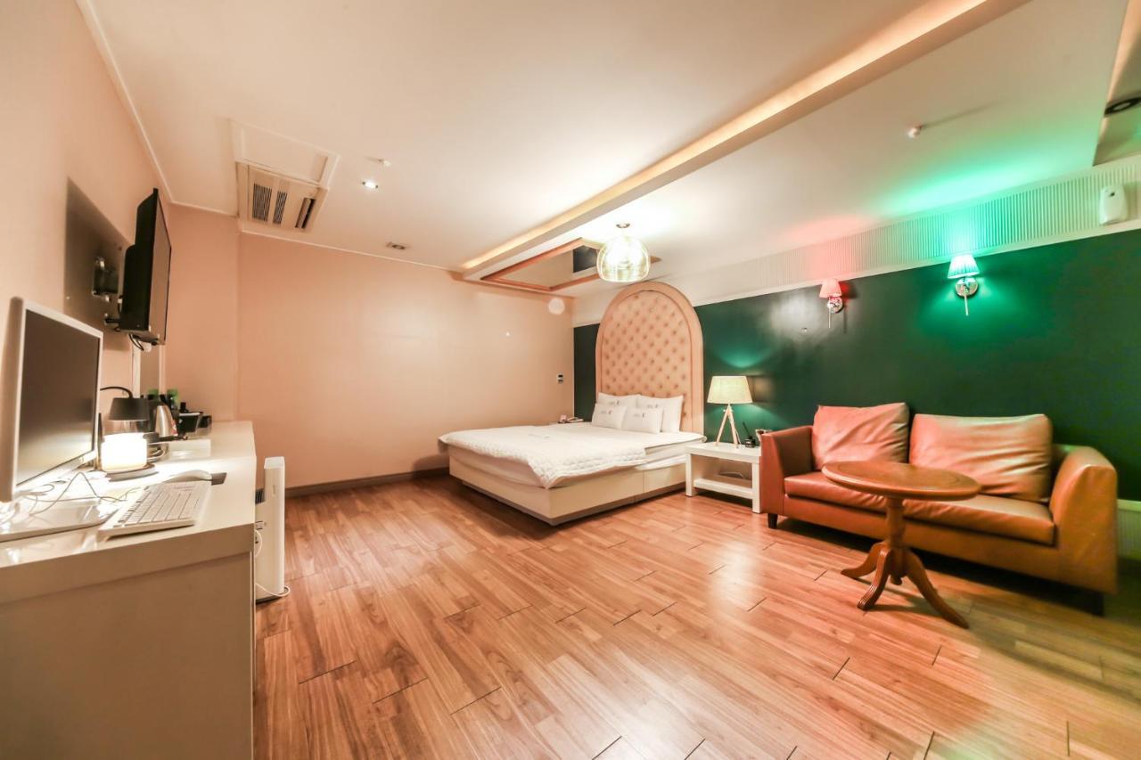 Gimhae Business Hotel K Екстер'єр фото