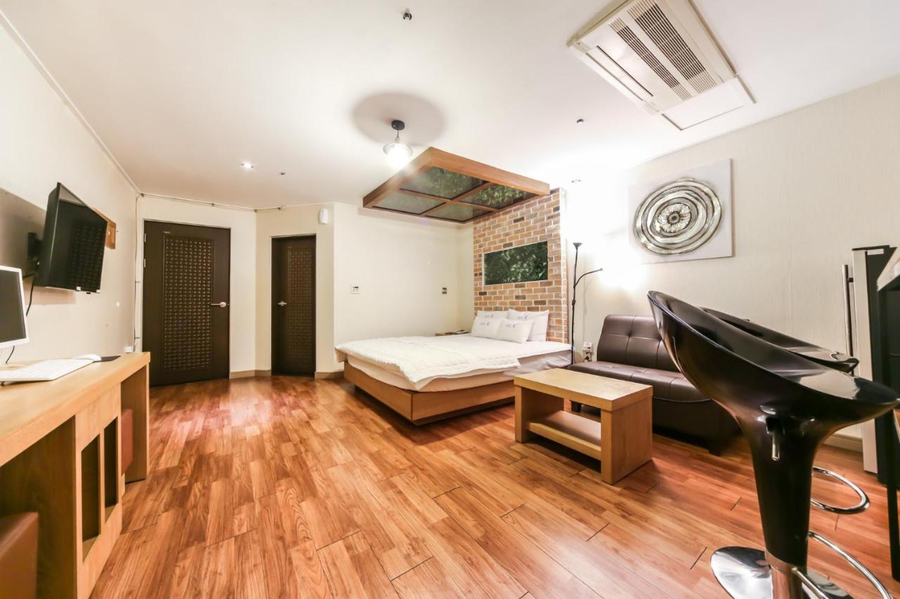 Gimhae Business Hotel K Екстер'єр фото